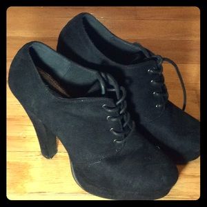 Women's gently used lace up black heels