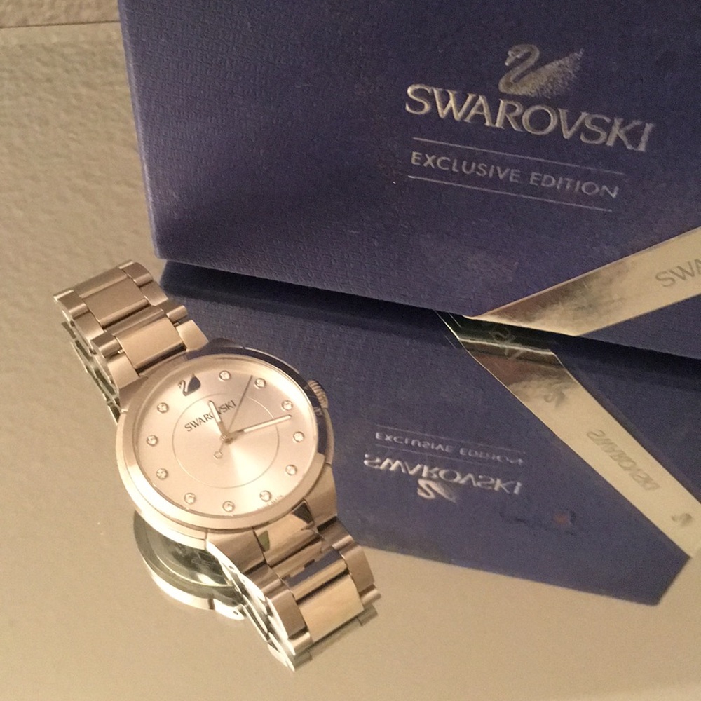 💕Swarovski exclusive edition watch