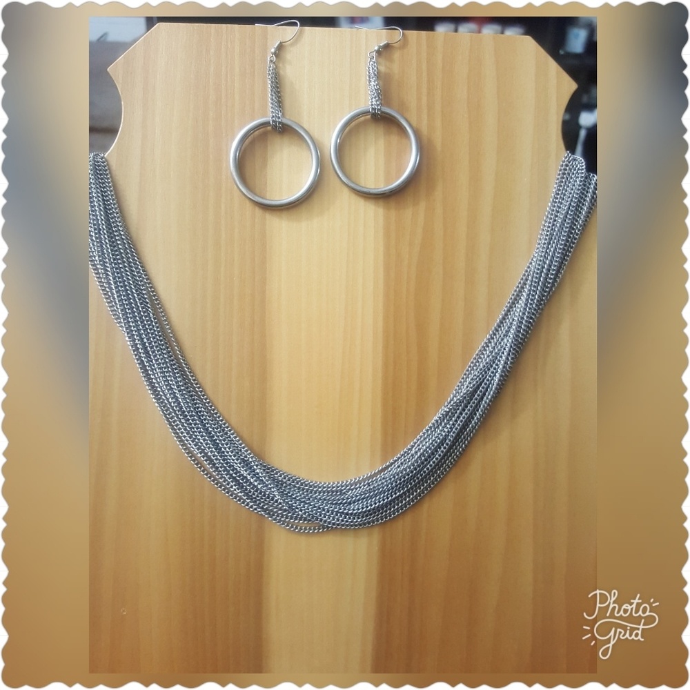 🎀BOGO HALF OFF🎀 Necklace & earring set