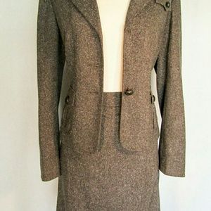 ANN TAYLOR LADIES THREE PIECE SUIT