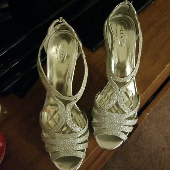 Heels - Picture 2 of 4