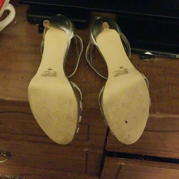 Heels - Picture 4 of 4