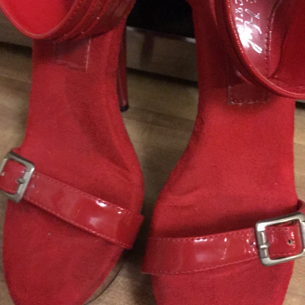 Red heels - Picture 3 of 4