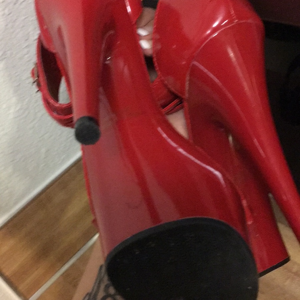 Red heels - Picture 4 of 4