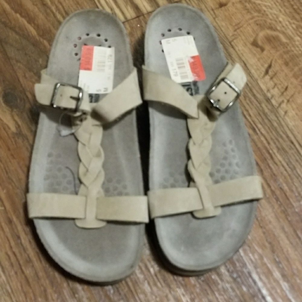 Mephisito beige sandals