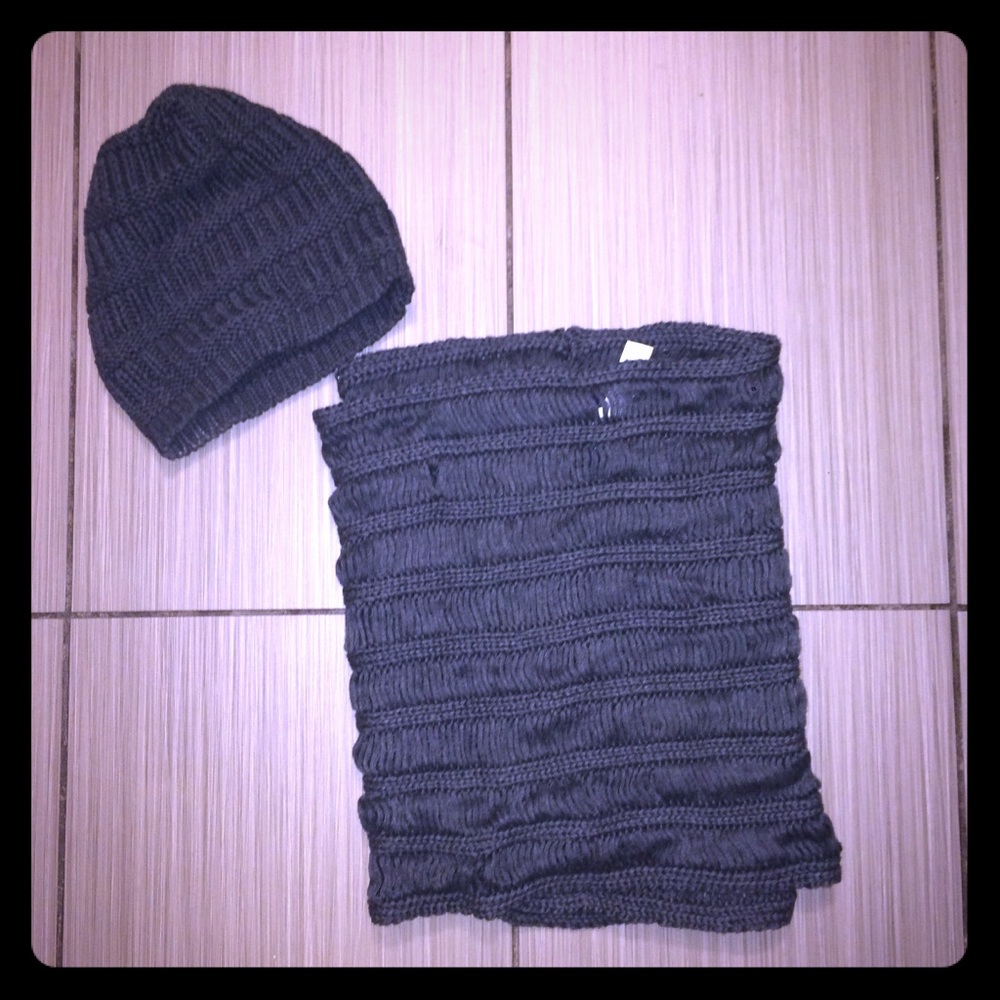 American Eagle beanie and infinity scarf