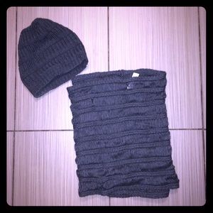 American Eagle beanie and infinity scarf