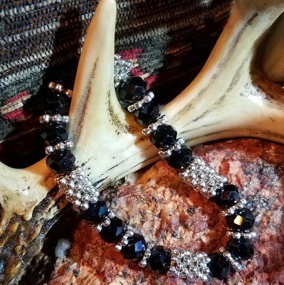 SOLD!!  BLACK/SILVER BEADED BRACELET - Picture 2 of 2