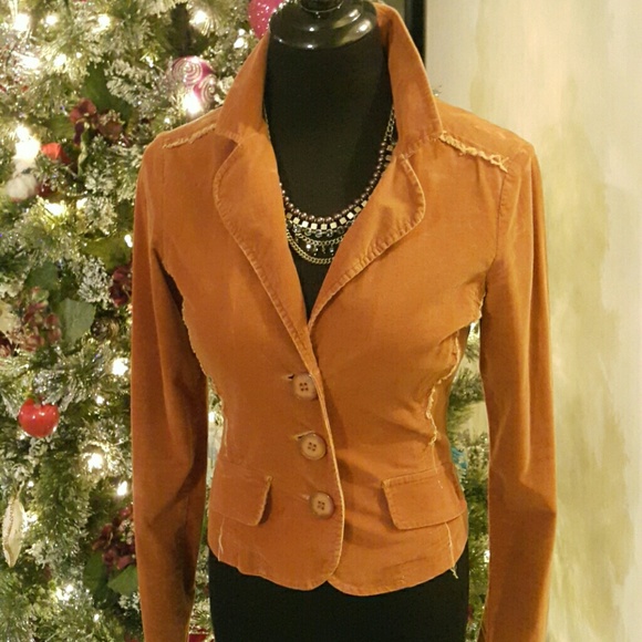Figure Flattering Blazer - Picture 2 of 5