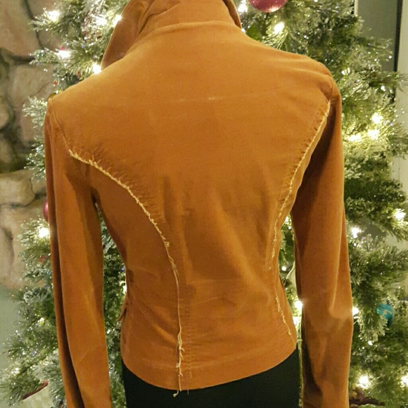 Figure Flattering Blazer - Picture 4 of 5