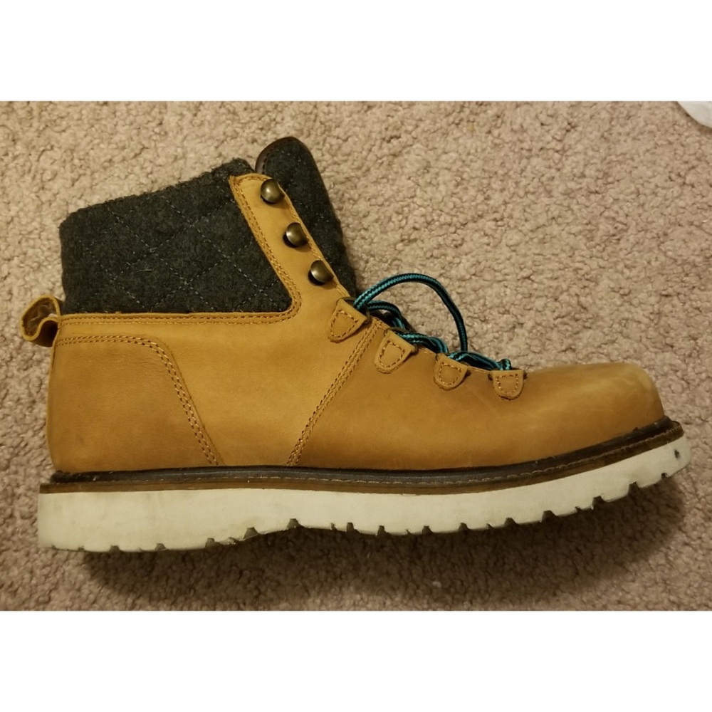 Aldo Mens boots. almost BRAND NEW. Sz 9.5