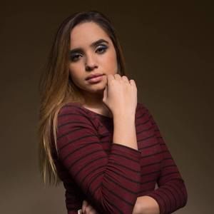 Meet your Posher, Isabella