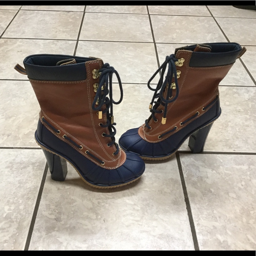 SOLD ON EBAY* Michael Kors Heeled Duck Boot - Picture 2 of 8