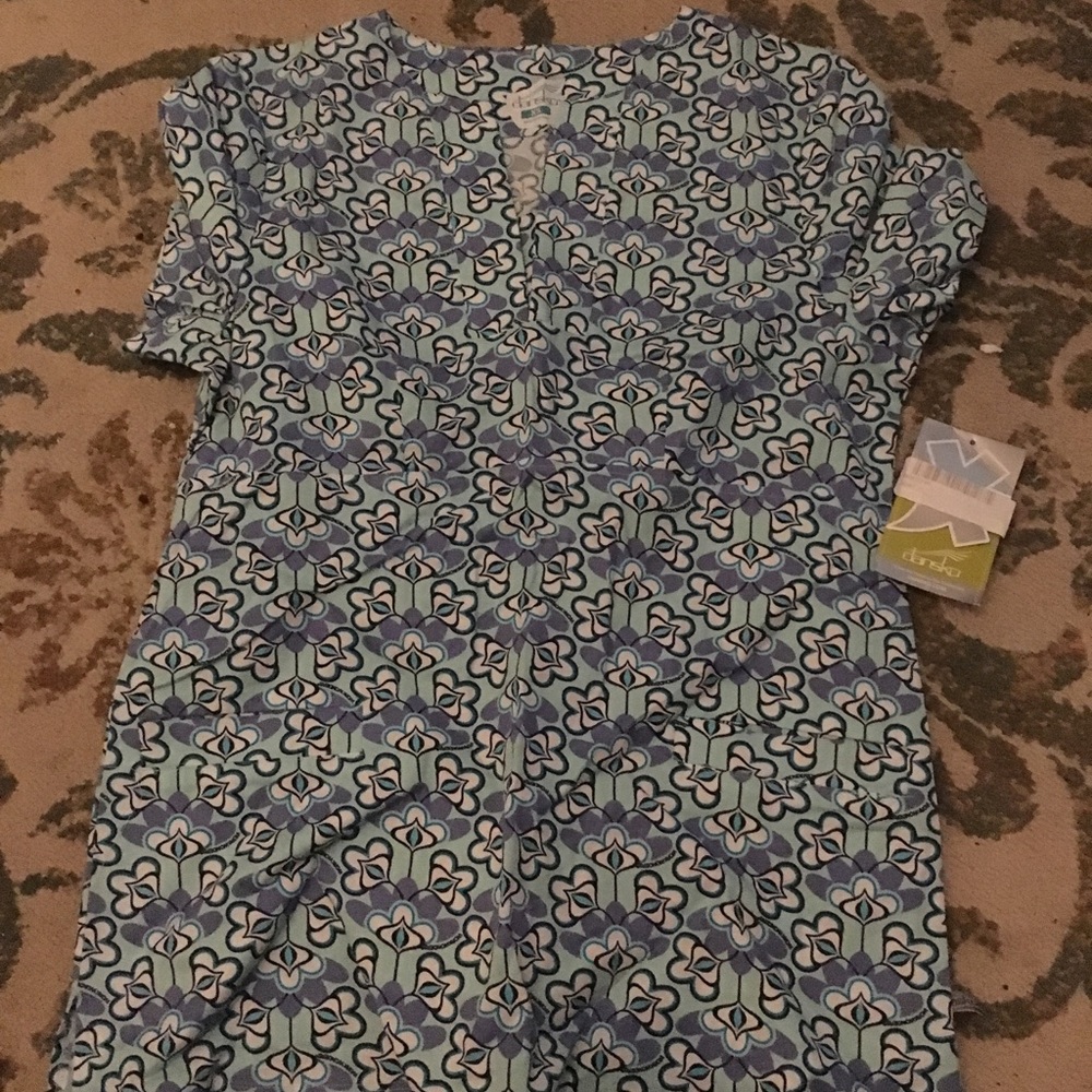 Dansko XS scrub top