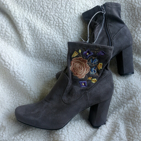 Carlos Santana Shoes - Carlos by Carlos Santana Boots with embroidered 🌹