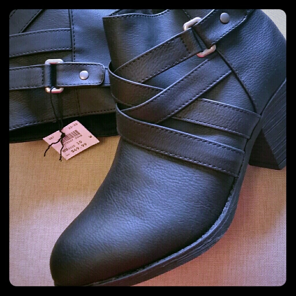 Black ankle booties NWT size 10
