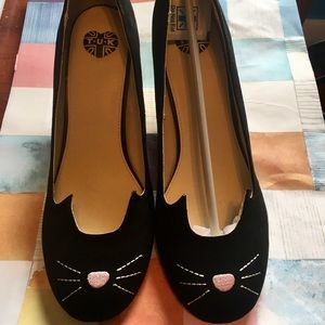 BLACK PUMPS- CLASSY AND SASSY