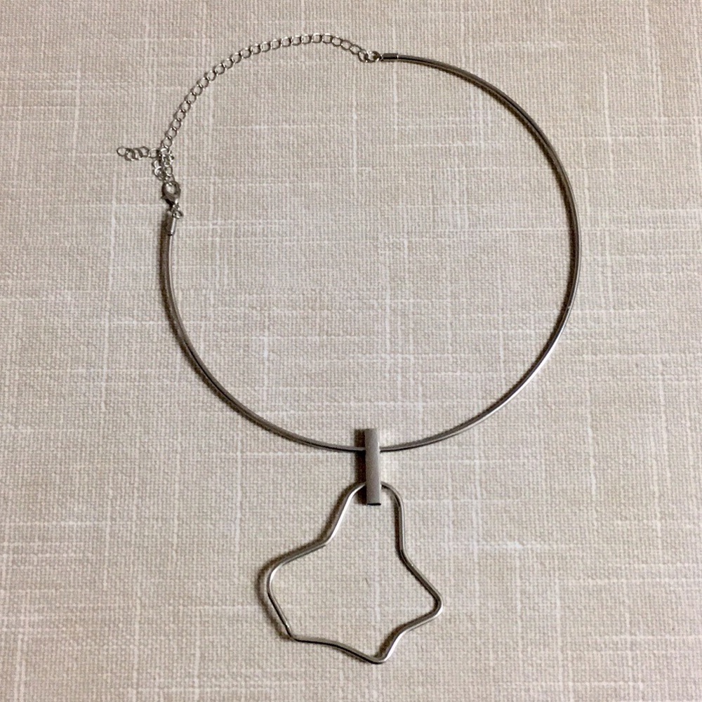 🔗 Silver Tone Necklace! 🔗