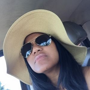 Meet your Posher, Mirta