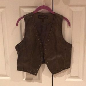 ♥️ Faux Leather Cropped Vest