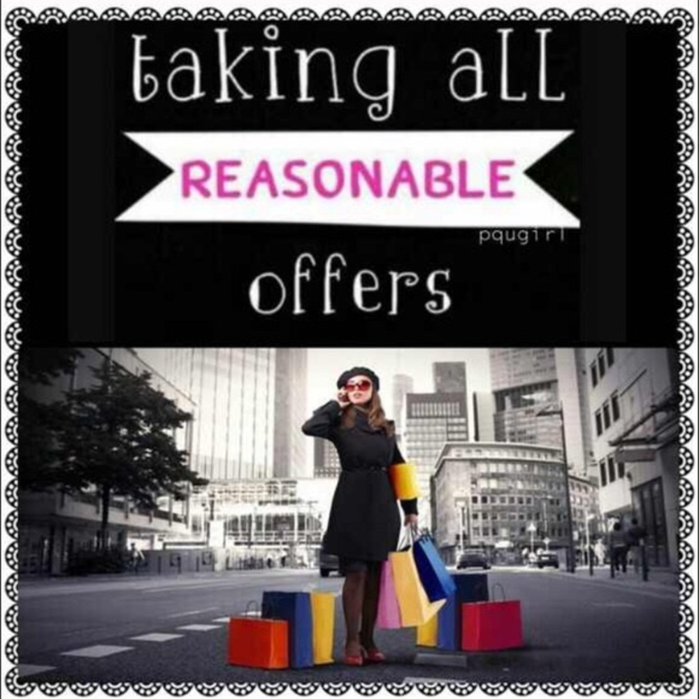 Taking ALL reasonable offers! 👚👗👖👙👠