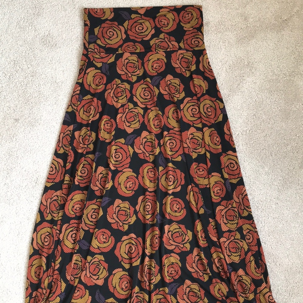 S Lularoe maxi pixelated Disney roses 🌹