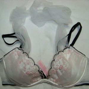 NWT Victoria's Secret embroidered bra