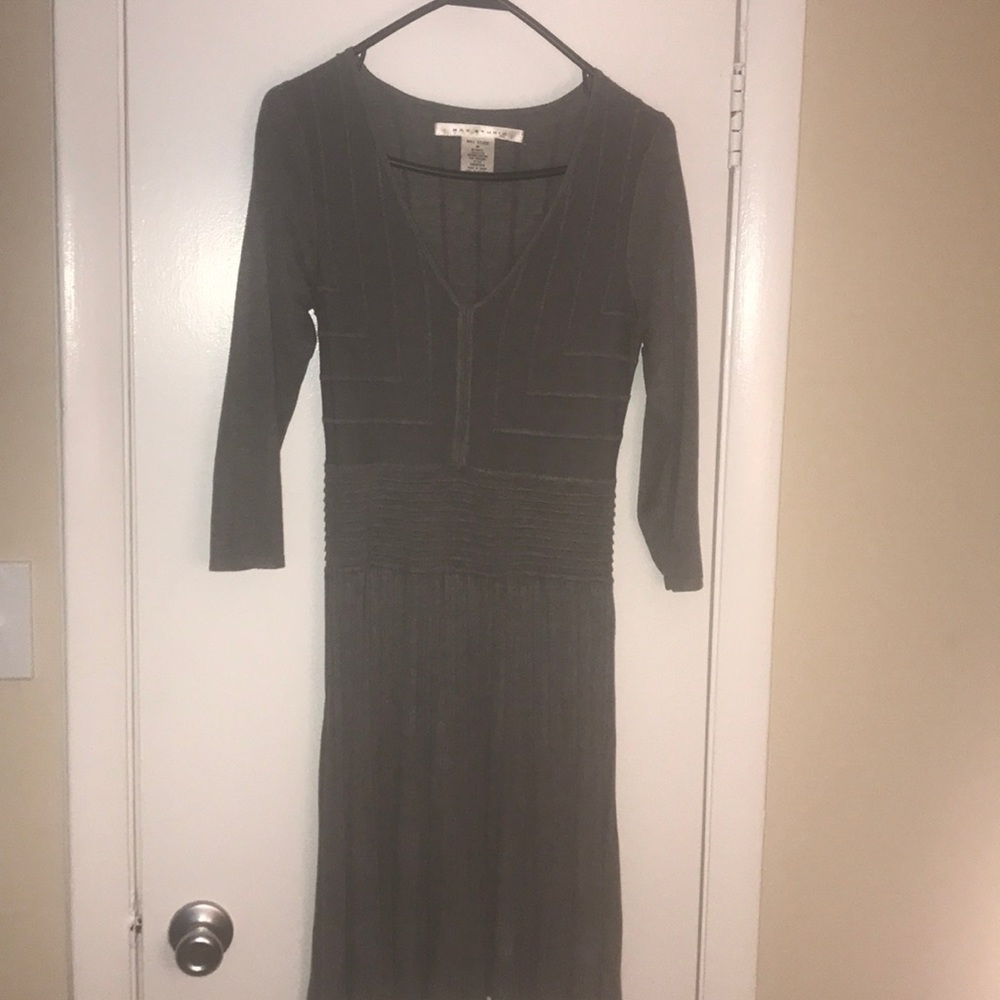 Grey pleated dress size (M)
