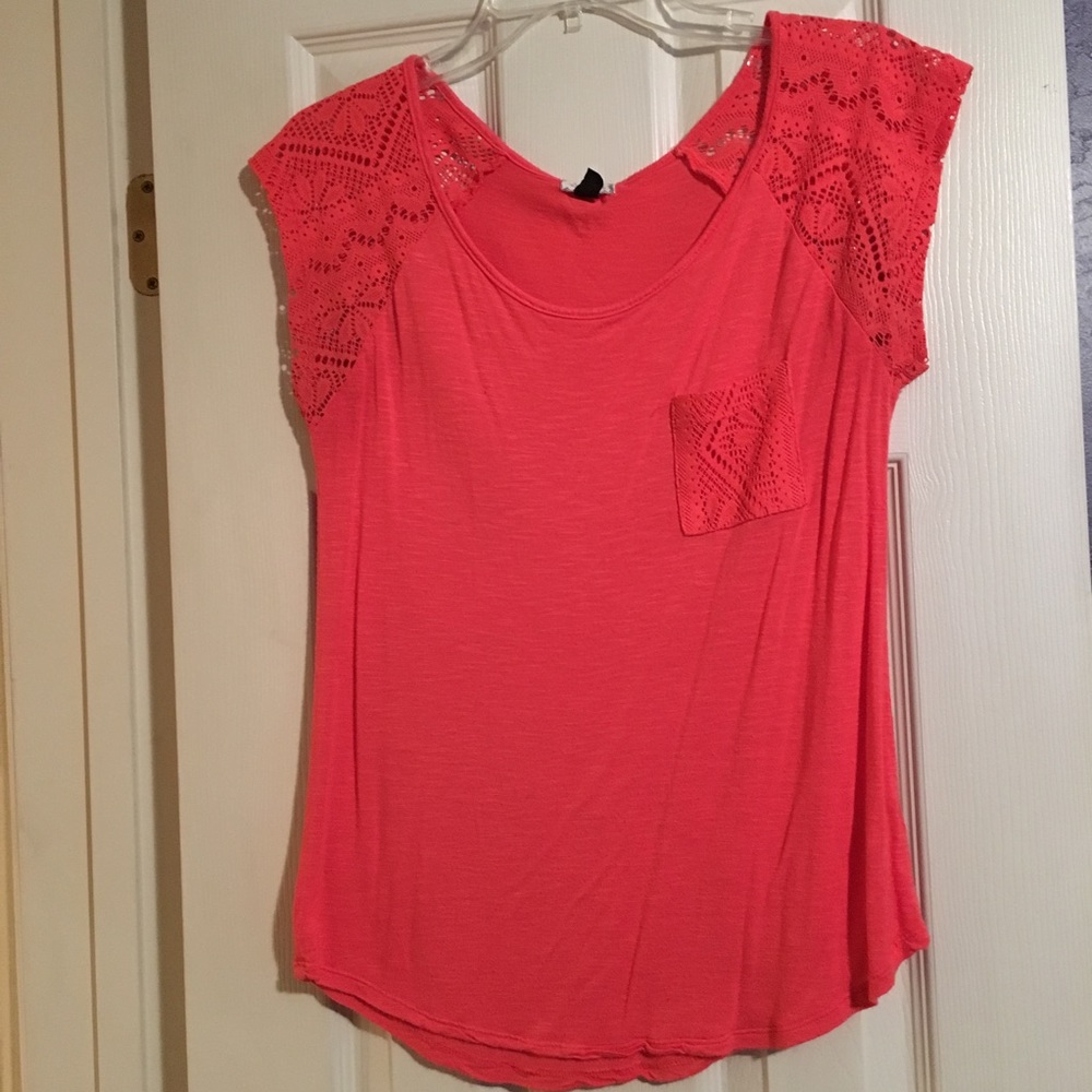 Eyeshadow coral eyelet accented top sz medium