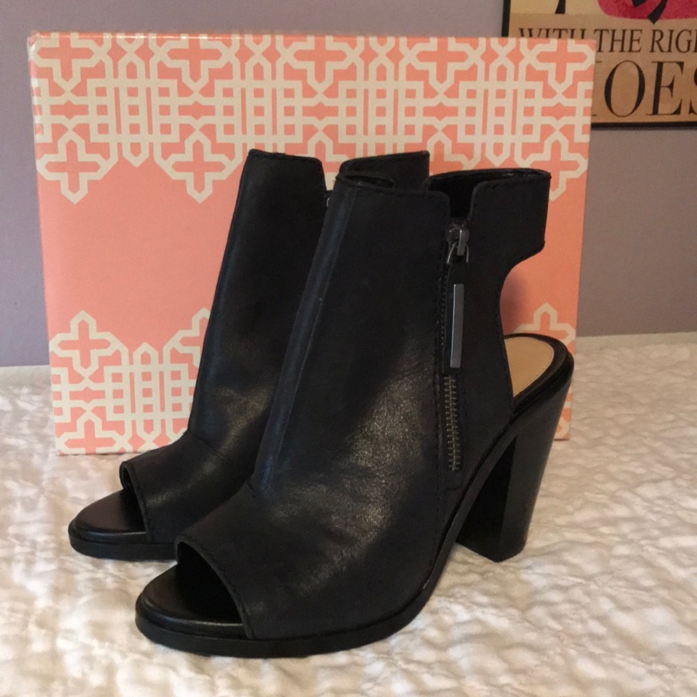 NWT GIANNI BINI BOOTIES