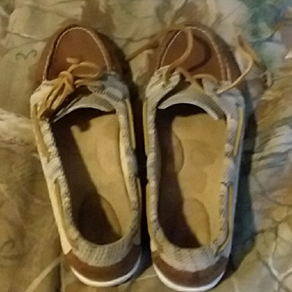 SPERRY SHOES/MOCCASINS-TAN W/NAVY,GREEN,&PINK SPEC