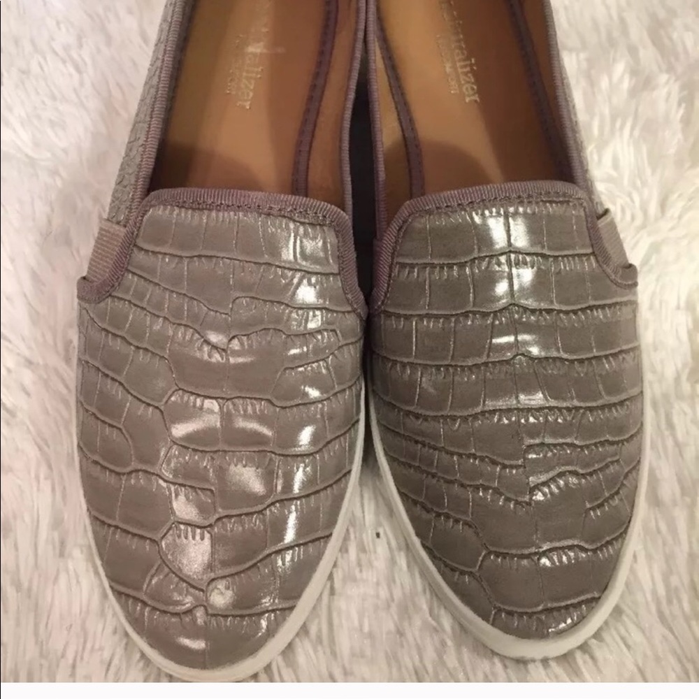 Slip on naturalizer loafers
