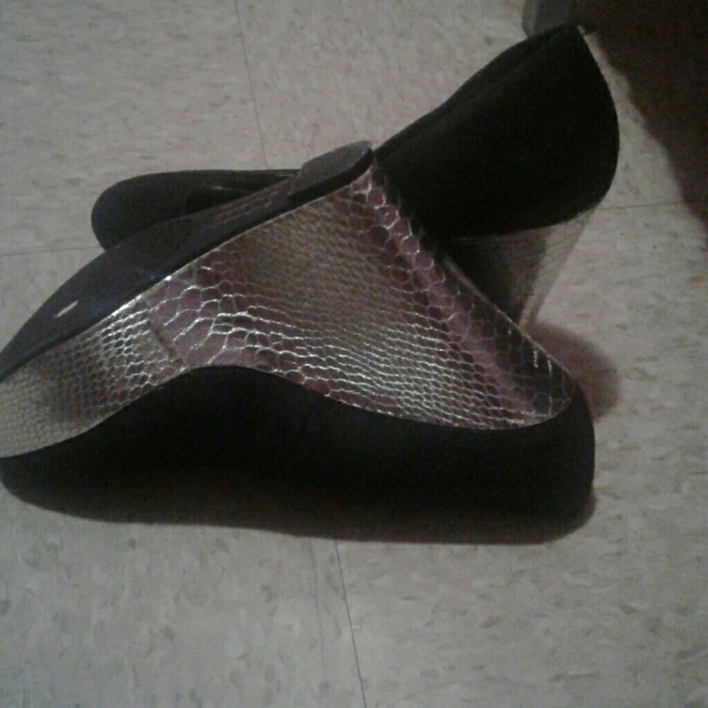 Shoes - Picture 3 of 4