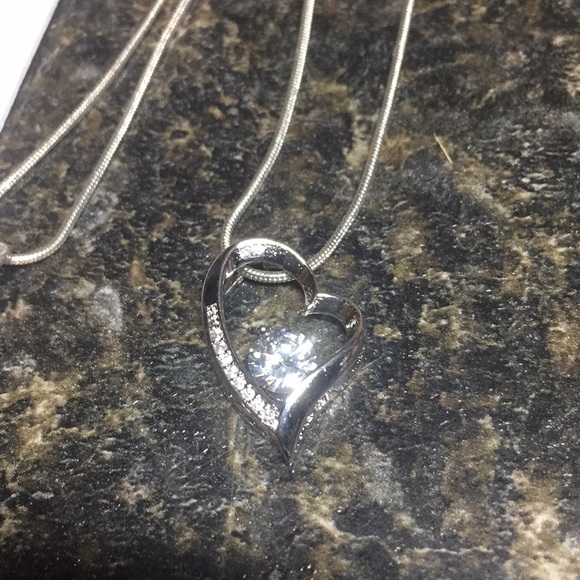 Selling Chrystal diamonds with .925 silver rope - Picture 2 of 6