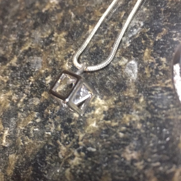 Selling Chrystal diamonds with .925 silver rope - Picture 3 of 6