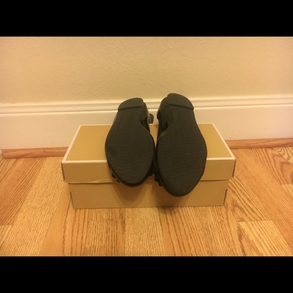 Michael kors flats size 7 worn twice black - Picture 2 of 3