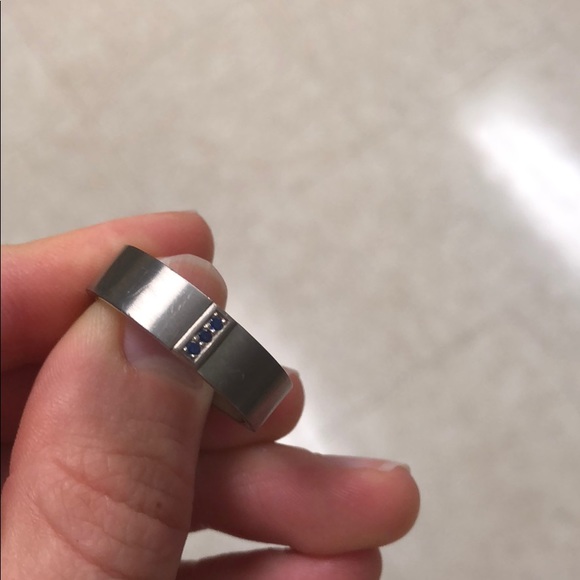 Titanium and sapphire ring - Picture 4 of 5