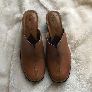 Clarks Tan Mules Clogs Heels Women's size 8