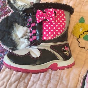 Girl’s snow boots
