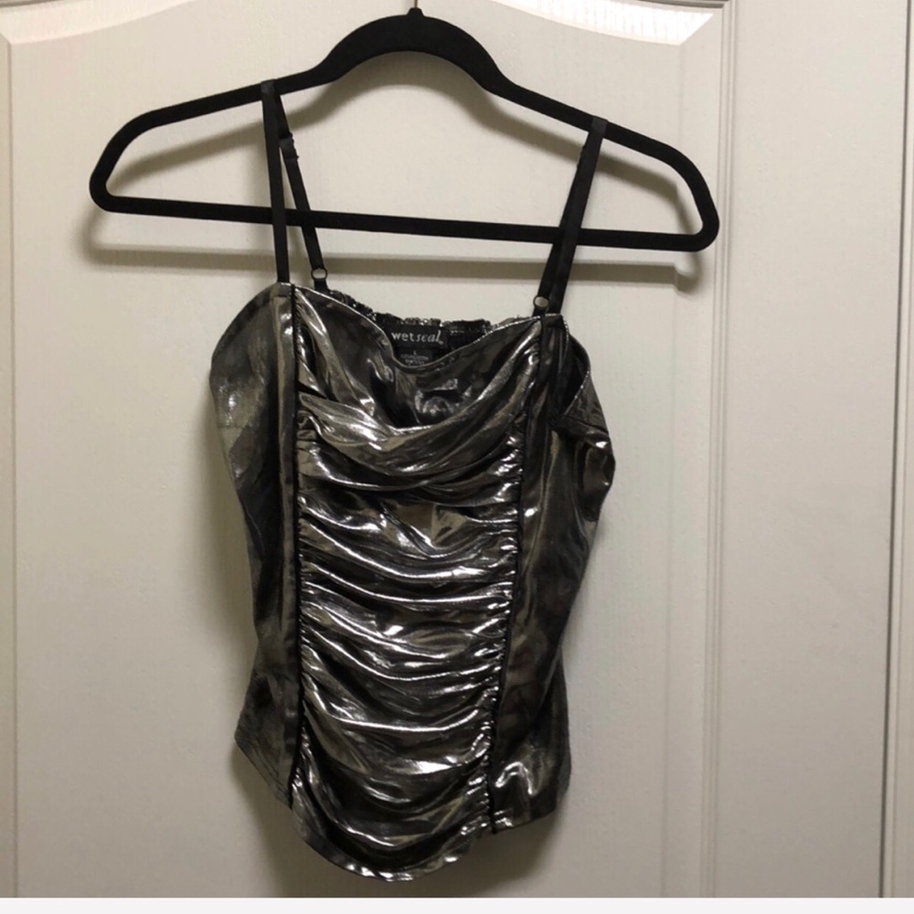 Wet seal size large metallic top