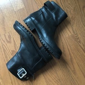 Zara Leather Boots with zipper in 10/ EU 40