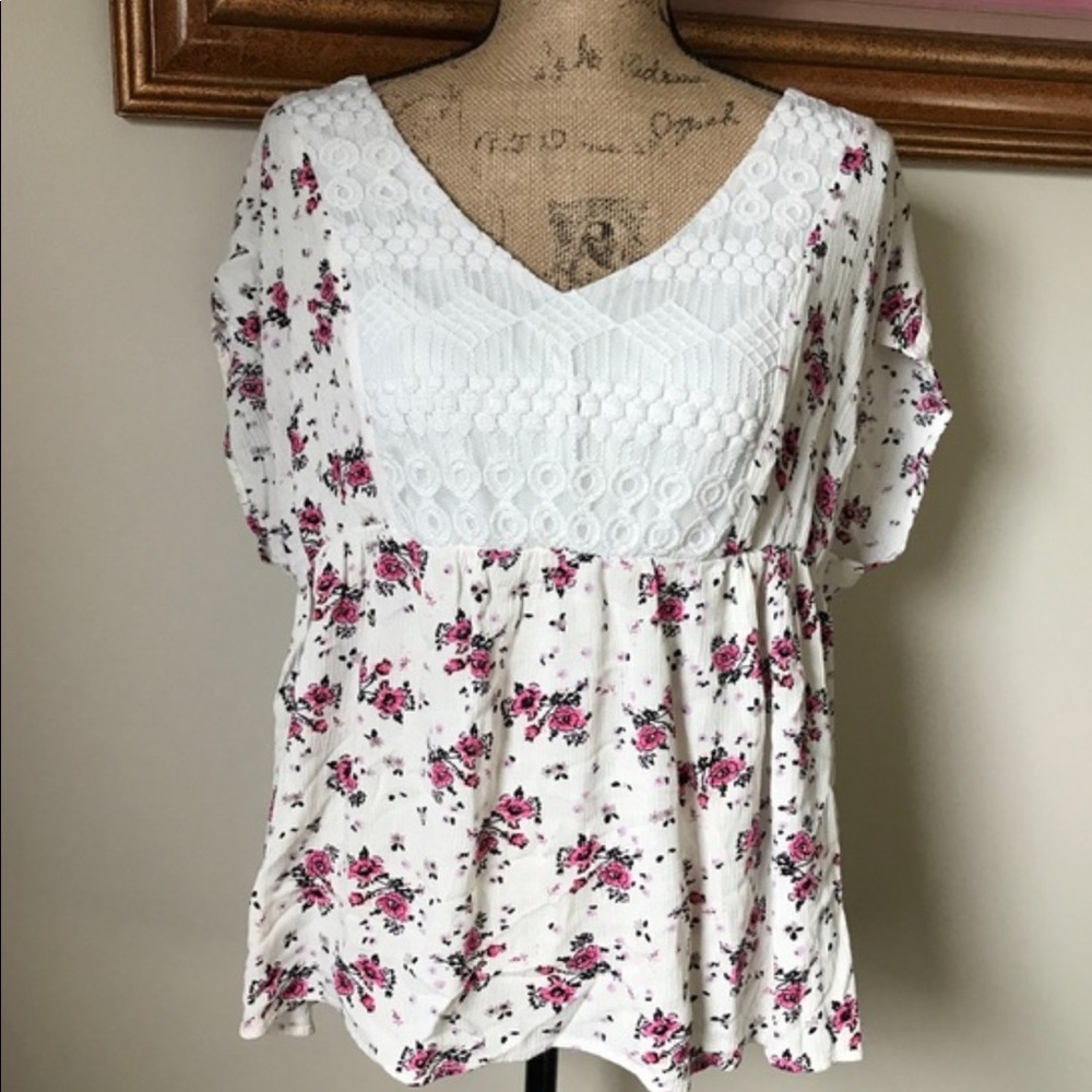 Adorable peasant style Torrid top
