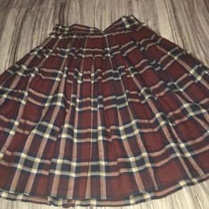 Knee length plaid skirt l