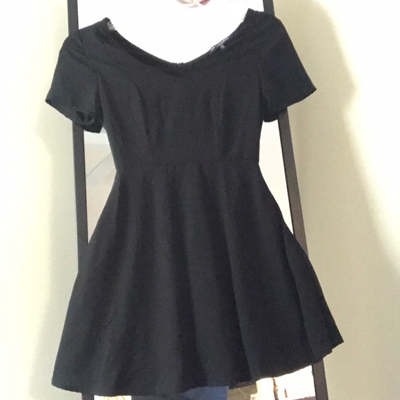 One ❤️ Clothing - Los Angeles - Black formal dress - Picture 1 of 4