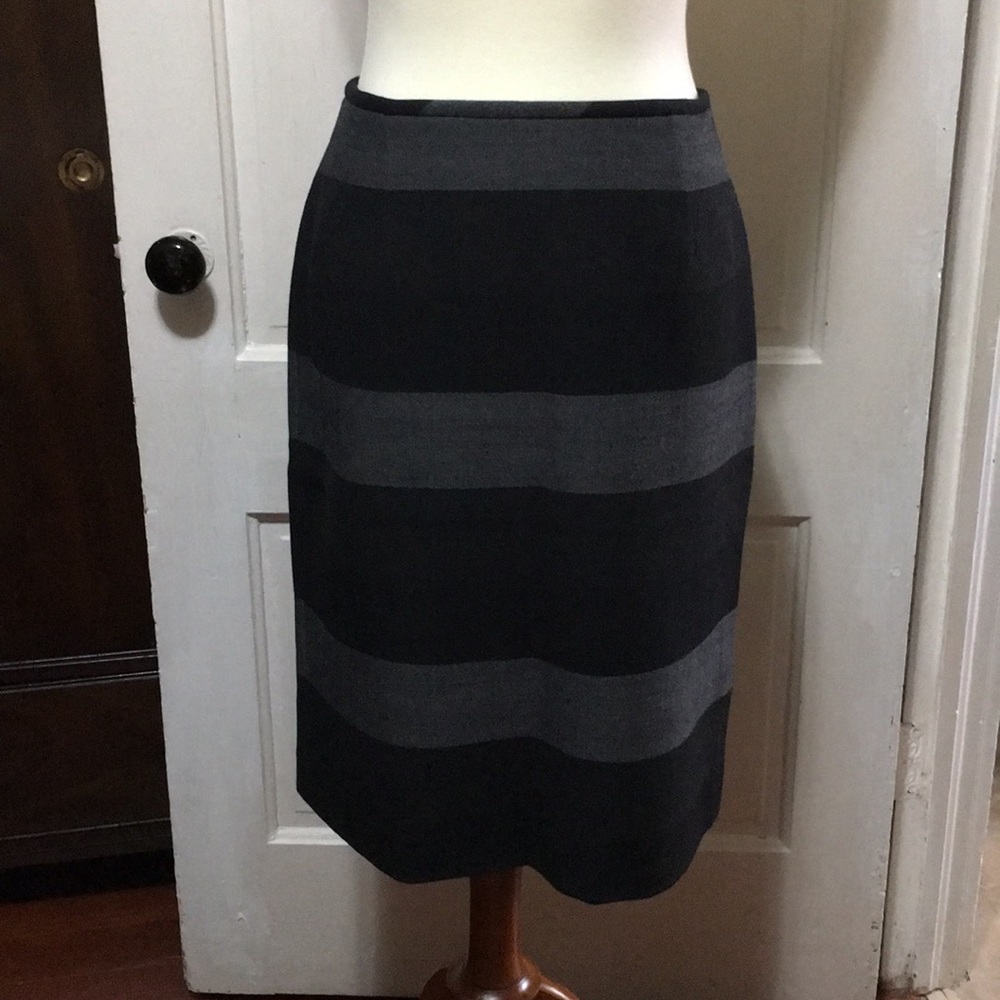 🌺🌺Black/Gray Skirt🌺🌺