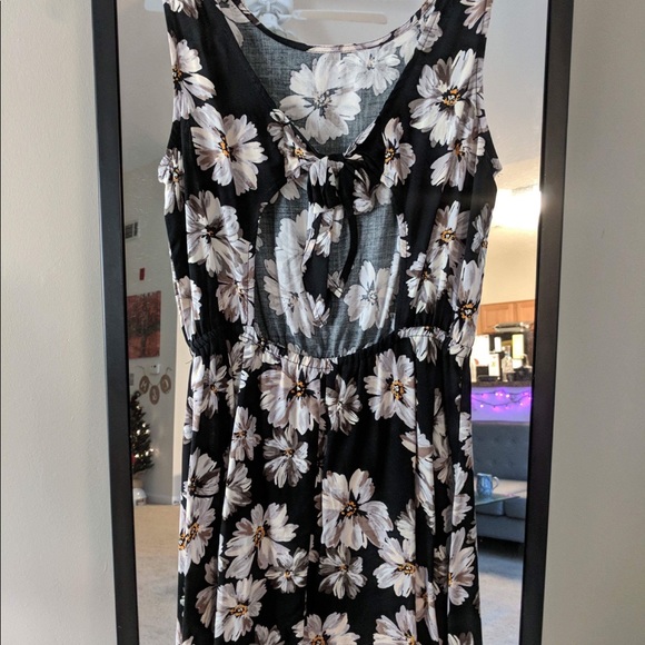 Forever 21 Floral Dress - Picture 2 of 3