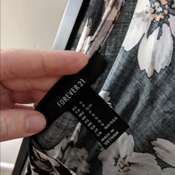 Forever 21 Floral Dress - Picture 3 of 3