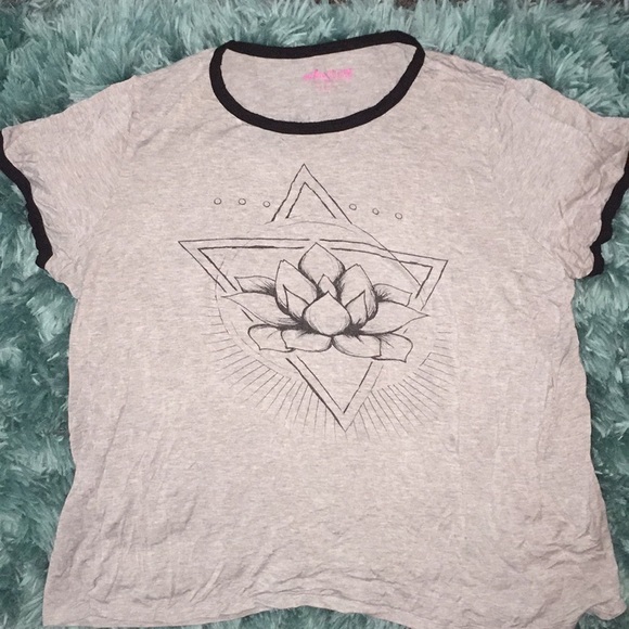 Women's Plus Size Tee - Picture 1 of 3