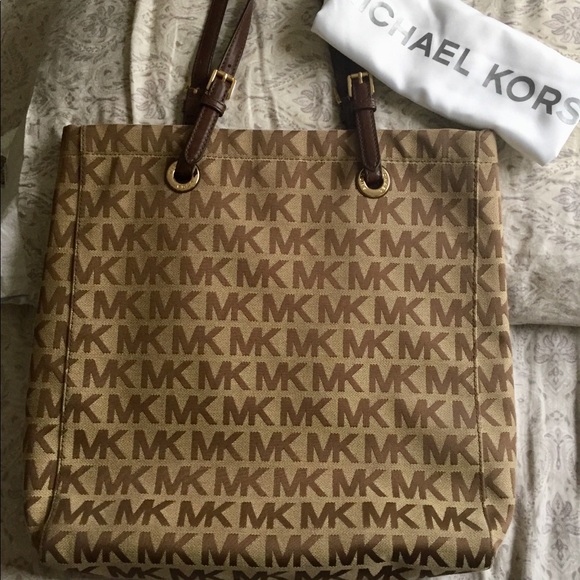 MK brown beautiful spacious pocketbook! - Picture 1 of 1