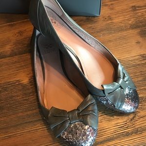 Vince Camuto grey/silver Bow Flats